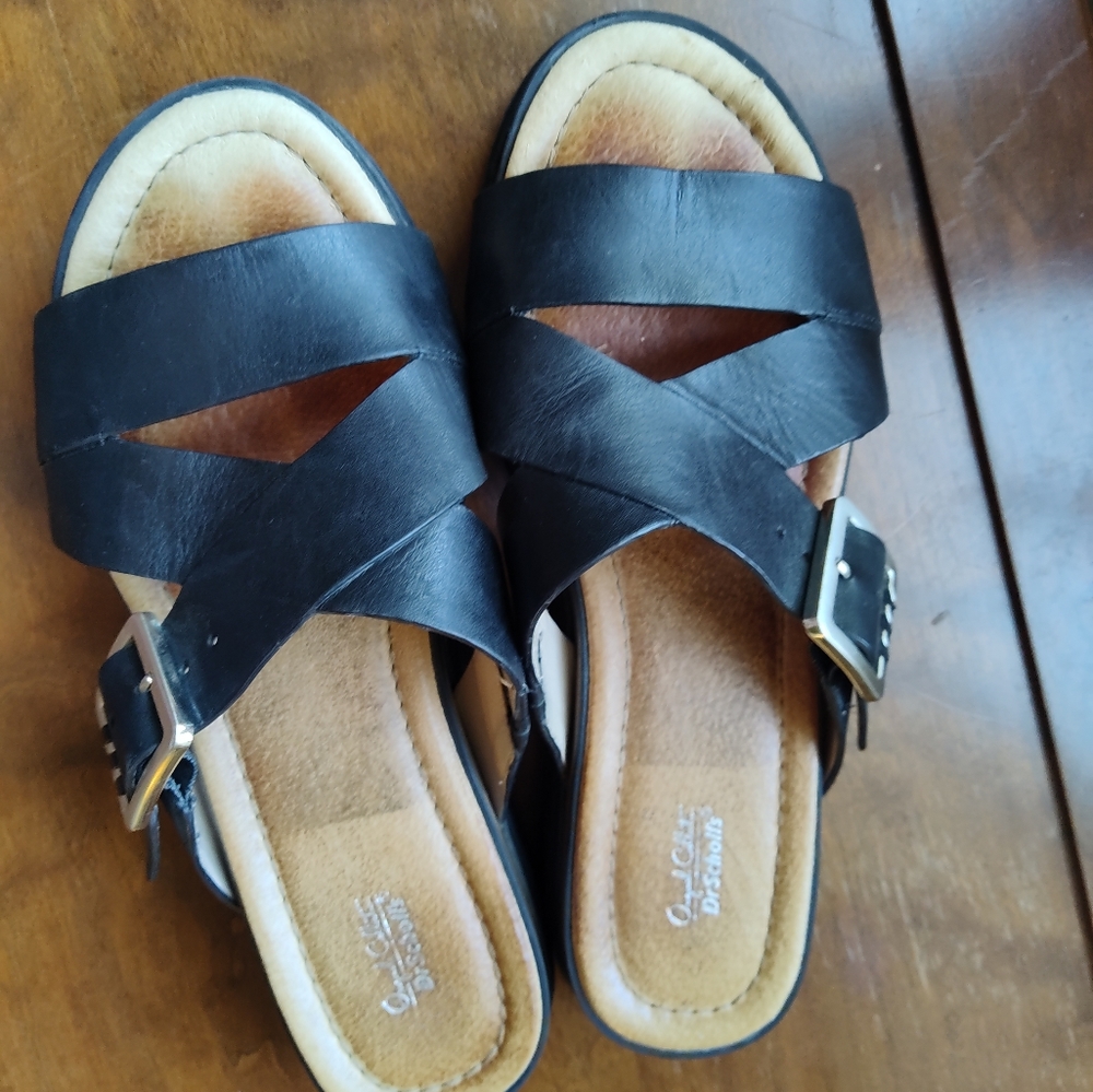 Dr. Scholl's criss cross sandals. Hellena